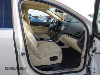 2014 Lincoln MKT EcoBoost z VIN 2LMHJ5AT3EBL50329, wystawiony jako IAAI lot #41434832 z przebiegiem 110 083 mil mil oraz . Historia ofert i sprzedaży dostępna na DreamBid. Obrazek 5.