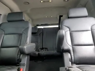 2019 Chevrolet Suburban LT z VIN 1GNSKHKC8KR306927, wystawiony jako Copart lot #52399565 z przebiegiem 121 966 mil mil oraz Szkoda całkowita • Salvage title. Historia ofert i sprzedaży dostępna na DreamBid. Obrazek 10.