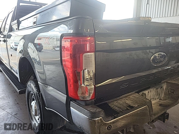 2019 Ford F-250 XL z VIN 1FT7W2BT5KEC22832, wystawiony jako IAAI lot #42836522 z przebiegiem 150 547 mil mil oraz . Historia ofert i sprzedaży dostępna na DreamBid. Obrazek 4.