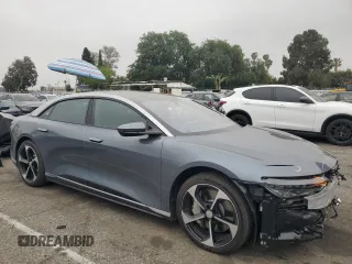 2025 Lucid Air Touring z VIN 50EA1TEA6SA006821, wystawiony jako Copart lot #53298645 z przebiegiem 470 mil mil oraz Szkody całkowita. Historia ofert i sprzedaży dostępna na DreamBid. Obrazek 4.