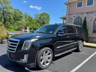 2017 Cadillac Escalade ESV Luxury z VIN 1GYS4HKJ8HR274470, wystawiony jako Copart lot #58011535 z przebiegiem 211 524 mil mil oraz Czysty tytuł • Clean title. Historia ofert i sprzedaży dostępna na DreamBid. Obrazek 1.