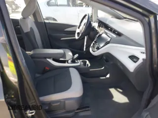 2020 Chevrolet Bolt EV LT z VIN 1G1FY6S0XL4108666, wystawiony jako IAAI lot #41682212 z przebiegiem 34 387 mil mil oraz . Historia ofert i sprzedaży dostępna na DreamBid. Obrazek 5.