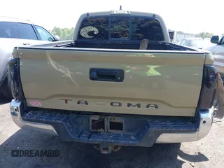 2017 Toyota Tacoma SR5 z VIN 3TMAZ5CN1HM026355, wystawiony jako IAAI lot #42060428 z przebiegiem 165 096 mil mil oraz . Historia ofert i sprzedaży dostępna na DreamBid. Obrazek 16.