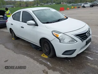2016 Nissan Versa S z VIN 3N1CN7AP3GL863832, wystawiony jako IAAI lot #42066645 z przebiegiem 155 002 mil mil oraz . Historia ofert i sprzedaży dostępna na DreamBid. Obrazek 1.