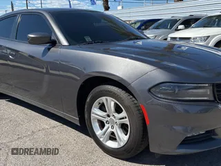 2019 Dodge Charger SXT z VIN 2C3CDXBG5KH644049, wystawiony jako Copart lot #56761265 z przebiegiem 110 881 mil mil oraz Czysty tytuł • Clean title. Historia ofert i sprzedaży dostępna na DreamBid. Obrazek 1.