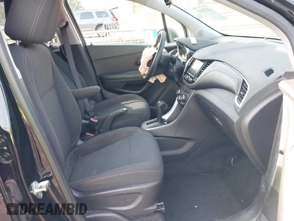 2022 Chevrolet Trax LS z VIN KL7CJKSM4NB527702, wystawiony jako IAAI lot #41339416 z przebiegiem 52 934 mil mil oraz . Historia ofert i sprzedaży dostępna na DreamBid. Obrazek 5.