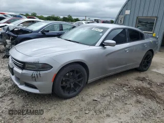 2015 Dodge Charger SE z VIN 2C3CDXBG6FH751343, wystawiony jako Copart lot #58244225 z przebiegiem 141 564 mil mil oraz Szkoda całkowita • Salvage title. Historia ofert i sprzedaży dostępna na DreamBid. Obrazek 1.