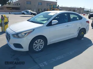 2021 Hyundai Accent SE z VIN 3KPC24A6XME153337, wystawiony jako IAAI lot #42344593 z przebiegiem 86 079 mil mil oraz . Historia ofert i sprzedaży dostępna na DreamBid. Obrazek 2.
