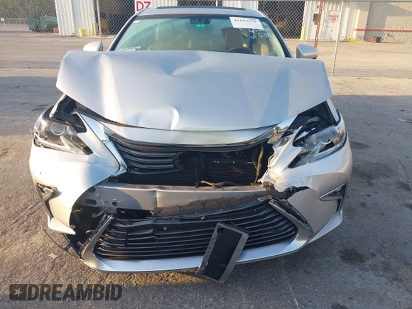 2016 Lexus ES 300h z VIN JTHBW1GG7G2115384, wystawiony jako IAAI lot #42103591 z przebiegiem 86 598 mil mil oraz . Historia ofert i sprzedaży dostępna na DreamBid. Obrazek 6.