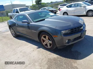 2011 Chevrolet Camaro 1LT z VIN 2G1FF1ED9B9136767, wystawiony jako IAAI lot #42526146 z przebiegiem 196 023 mil mil oraz . Historia ofert i sprzedaży dostępna na DreamBid. Obrazek 1.