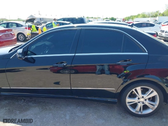 2013 Mercedes-Benz E-Class E 350 Luxury with VIN WDDHF5KB0DA752171, listed as a IAAI auction lot 41929432 with 126,051 mi miles. Bid and sale history available at carsss.com. Image 14.
