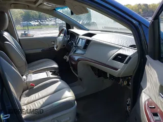 2014 Toyota Sienna XLE z VIN 5TDYK3DCXES498828, wystawiony jako IAAI lot #41970991 z przebiegiem 75 015 mil mil oraz . Historia ofert i sprzedaży dostępna na DreamBid. Obrazek 5.