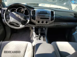 2011 Toyota Tacoma PreRunner z VIN 3TMJU4GNXBM119157, wystawiony jako Copart lot #53353185 z przebiegiem 355 118 mil mil oraz Szkoda całkowita • Salvage title. Historia ofert i sprzedaży dostępna na DreamBid. Obrazek 8.