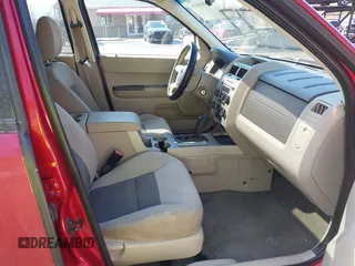 2008 Ford Escape XLT with VIN 1FMCU93108KC15674, listed as a IAAI auction lot 42049019 with 180,077 mi miles. Bid and sale history available at carsss.com. Image 5.