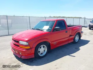 2000 Chevrolet S-10 LS with VIN 1GCCS1449Y8126199, listed as a IAAI auction lot 42052804 with 80,005 mi miles. Bid and sale history available at carsss.com. Image 2.