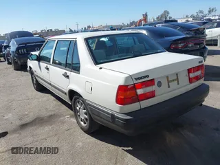 1994 Volvo 900 Action z VIN YV1JS8311R1169592, wystawiony jako IAAI lot #41647893 z przebiegiem 287 426 mil mil oraz . Historia ofert i sprzedaży dostępna na DreamBid. Obrazek 3.