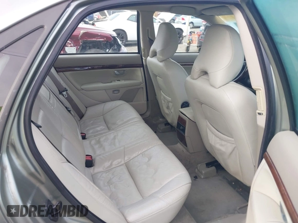 2006 Volvo S80 with VIN YV1TS592361444561, listed as a IAAI auction lot 41569509 with 147,917 mi miles. Bid and sale history available at carsss.com. Image 8.