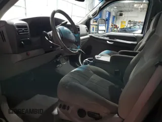 2001 Ford Excursion XLT z VIN 1FMNU41S11ED30084, wystawiony jako Copart lot #85847624 z przebiegiem 122 272 mil mil oraz Szkoda całkowita • Salvage title. Historia ofert i sprzedaży dostępna na DreamBid. Obrazek 7.