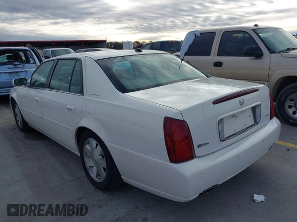 2004 Cadillac DeVille DTS z VIN 1G6KF579X4U238691, wystawiony jako IAAI lot #41367367 z przebiegiem 69 902 mil mil oraz . Historia ofert i sprzedaży dostępna na DreamBid. Obrazek 3.