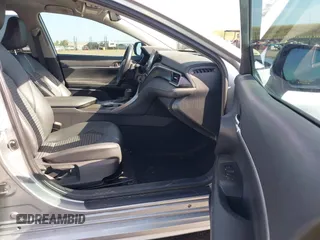 2022 Toyota Camry SE z VIN 4T1G11AK3NU638448, wystawiony jako IAAI lot #42087578 z przebiegiem 58 529 mil mil oraz . Historia ofert i sprzedaży dostępna na DreamBid. Obrazek 5.