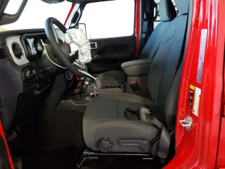 2025 Jeep Wrangler Sahara with VIN 1C4PJXEN0SW589298, listed as a Copart auction lot 61721585 with 105 mi miles and Clean title. Bid and sale history available at DreamBid. Image 7.