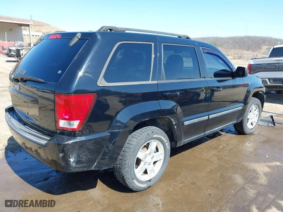 2007 Jeep Grand Cherokee Laredo with VIN 1J8GR48K67C523705, listed as a IAAI auction lot 41774281 with 215,572 mi miles. Bid and sale history available at carsss.com. Image 4.