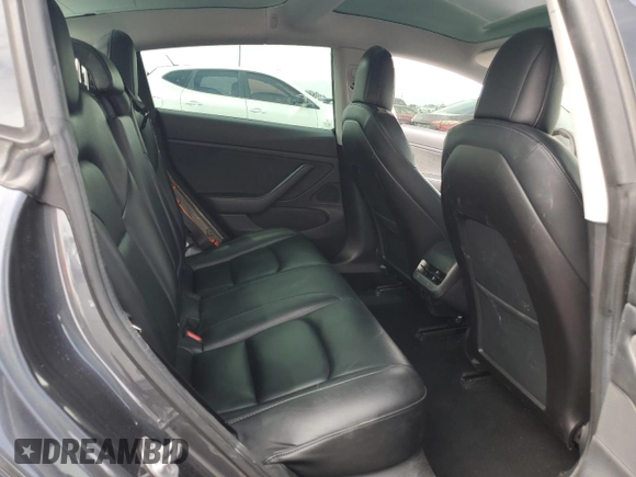 2019 Tesla Model 3 Mid Range z VIN 5YJ3E1EA2KF417212, wystawiony jako Copart lot #50968615 z przebiegiem 104 807 mil mil oraz Szkody całkowita. Historia ofert i sprzedaży dostępna na DreamBid. Obrazek 10.