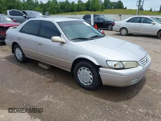 1999 Toyota Camry LE z VIN 4T1BG22K4XU574226, wystawiony jako IAAI lot #42478796 z przebiegiem Nie podano mil oraz . Historia ofert i sprzedaży dostępna na DreamBid. Obrazek 1.