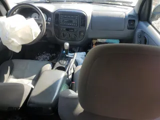 2006 Ford Escape XLS with VIN 1FMYU02Z46KB46719, listed as a Copart auction lot 44072045 with 0 mi miles and Salvage Title. Bid and sale history available at carsss.com. Image 8.