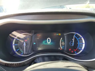2024 Chrysler Pacifica Hybrid Select z VIN 2C4RC1S76RR157114, wystawiony jako Copart lot #49964035 z przebiegiem 27 276 mil mil oraz Nie do naprawy • Non repairable. Historia ofert i sprzedaży dostępna na DreamBid. Obrazek 9.