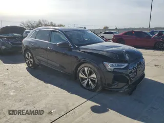 2024 Audi Q8 e-tron Premium Plus z VIN WA15AAGE2RB042305, wystawiony jako Copart lot #83397964 z przebiegiem 15 887 mil mil oraz Szkoda całkowita • Salvage title. Historia ofert i sprzedaży dostępna na DreamBid. Obrazek 4.
