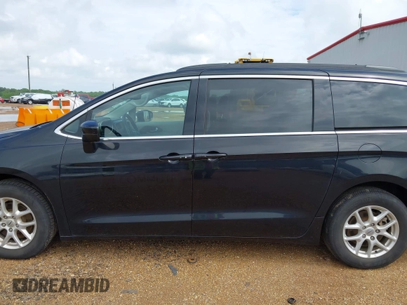 2021 Chrysler Voyager LXI with VIN 2C4RC1DG3MR516831, listed as a IAAI auction lot 42087843 with 78,119 mi miles. Bid and sale history available at carsss.com. Image 14.