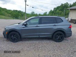 2024 Volkswagen Tiguan SE R-Line Black with VIN 3VV8B7AX1RM181025, listed as a IAAI auction lot 42131070 with 5,497 mi miles and . Bid and sale history available at DreamBid. Image 14.