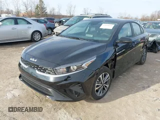 2024 Kia Forte LXS z VIN 3KPF24AD5RE840129, wystawiony jako IAAI lot #41824131 z przebiegiem 4 705 mil mil oraz . Historia ofert i sprzedaży dostępna na DreamBid. Obrazek 17.