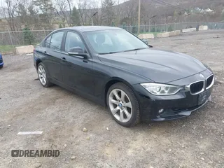 2015 BMW 3 Series 328i xDrive z VIN WBA3B5G53FNS16309, wystawiony jako IAAI lot #42093692 z przebiegiem 84 229 mil mil oraz . Historia ofert i sprzedaży dostępna na DreamBid. Obrazek 1.