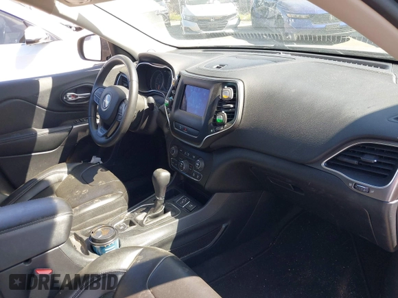 2020 Jeep Cherokee Latitude Plus z VIN 1C4PJLLB9LD605920, wystawiony jako IAAI lot #41905767 z przebiegiem 63 826 mil mil oraz . Historia ofert i sprzedaży dostępna na DreamBid. Obrazek 5.