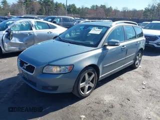 2008 Volvo V50 2.5T R-Design with VIN YV1MJ672182420949, listed as a IAAI auction lot 41992683 with 241,077 mi miles. Bid and sale history available at carsss.com. Image 2.