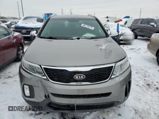 2014 Kia Sorento LX z VIN 5XYKT3A63EG470187, wystawiony jako Copart lot #88716075 z przebiegiem 111 478 mil mil oraz Szkoda całkowita • Salvage title. Historia ofert i sprzedaży dostępna na DreamBid. Obrazek 5.