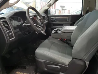 2018 Ram 1500 Tradesman z VIN 3C6JR6DT3JG181018, wystawiony jako Copart lot #57767115 z przebiegiem 146 687 mil mil oraz Nie do naprawy • Non repairable. Historia ofert i sprzedaży dostępna na DreamBid. Obrazek 7.
