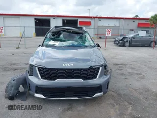 2024 Kia Sorento S z VIN 5XYRL4JC0RG295445, wystawiony jako IAAI lot #41989500 z przebiegiem 6 583 mil mil oraz . Historia ofert i sprzedaży dostępna na DreamBid. Obrazek 11.