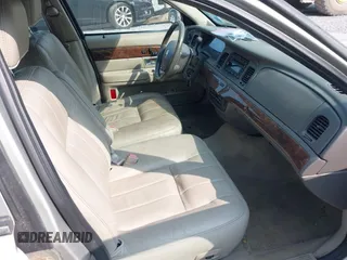 2008 Mercury Grand Marquis LS z VIN 2MEHM75V18X615138, wystawiony jako IAAI lot #42404567 z przebiegiem 156 502 mil mil oraz . Historia ofert i sprzedaży dostępna na DreamBid. Obrazek 5.
