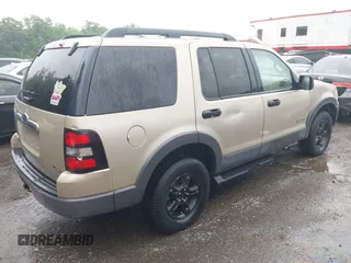 2006 Ford Explorer XLT z VIN 1FMEU73E96UA64187, wystawiony jako IAAI lot #42241828 z przebiegiem 157 792 mil mil oraz . Historia ofert i sprzedaży dostępna na DreamBid. Obrazek 4.