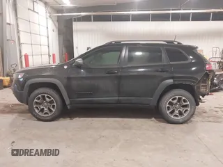 2020 Jeep Cherokee Trailhawk z VIN 1C4PJMBX4LD507364, wystawiony jako IAAI lot #41202333 z przebiegiem 90 000 mil mil oraz . Historia ofert i sprzedaży dostępna na DreamBid. Obrazek 14.