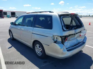 2005 Honda Odyssey EX with VIN 5FNRL38435B417211, listed as a IAAI auction lot 41943118 with 231,081 mi miles. Bid and sale history available at carsss.com. Image 3.