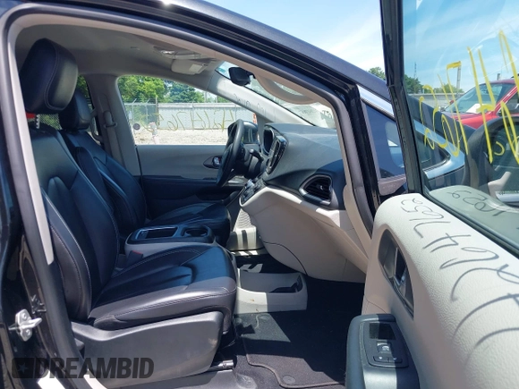 2023 Chrysler Pacifica Touring L with VIN 2C4RC1BG1PR606504, listed as a IAAI auction lot 42647652 with 41,598 mi miles and . Bid and sale history available at DreamBid. Image 5.