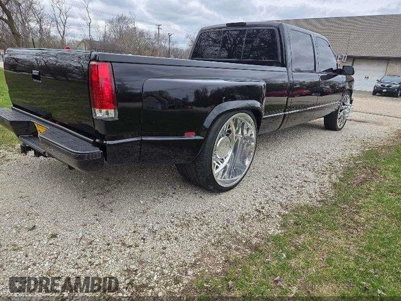 1997 GMC Sierra 3500 z VIN 1GTHC33J5VF005375, wystawiony jako IAAI lot #42298688 z przebiegiem 188 825 mil mil oraz . Historia ofert i sprzedaży dostępna na DreamBid. Obrazek 4.