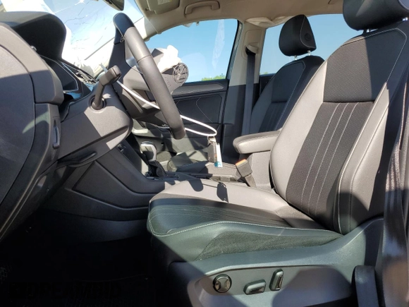 2024 Volkswagen Tiguan SE with VIN 3VV3B7AXXRM069012, listed as a Copart auction lot 53163665 with 34,464 mi miles and Clean title. Bid and sale history available at DreamBid. Image 7.