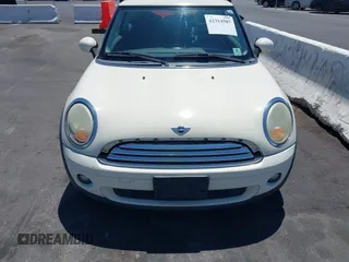 2010 MINI Hardtop with VIN WMWMF3C53ATZ25765, listed as a IAAI auction lot 42314587 with 107,677 mi miles and . Bid and sale history available at DreamBid. Image 12.