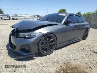 2021 BMW 3 Series 330i z VIN 3MW5R1J02M8B51883, wystawiony jako Copart lot #56935545 z przebiegiem Nie podano mil oraz Szkoda całkowita • Salvage title. Historia ofert i sprzedaży dostępna na DreamBid. Obrazek 1.