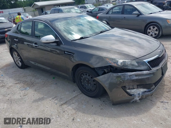 2013 Kia Optima EX z VIN 5XXGN4A77DG251606, wystawiony jako IAAI lot #42377401 z przebiegiem 135 067 mil mil oraz . Historia ofert i sprzedaży dostępna na DreamBid. Obrazek 1.